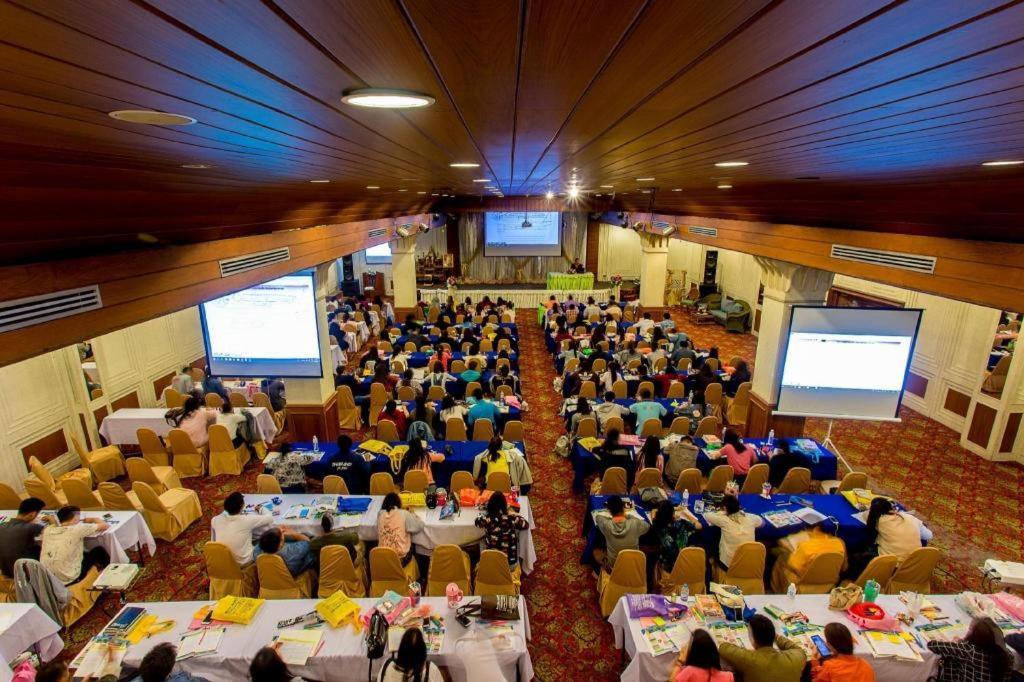 Pailyn Phitsanulok Hotel Exteriör bild