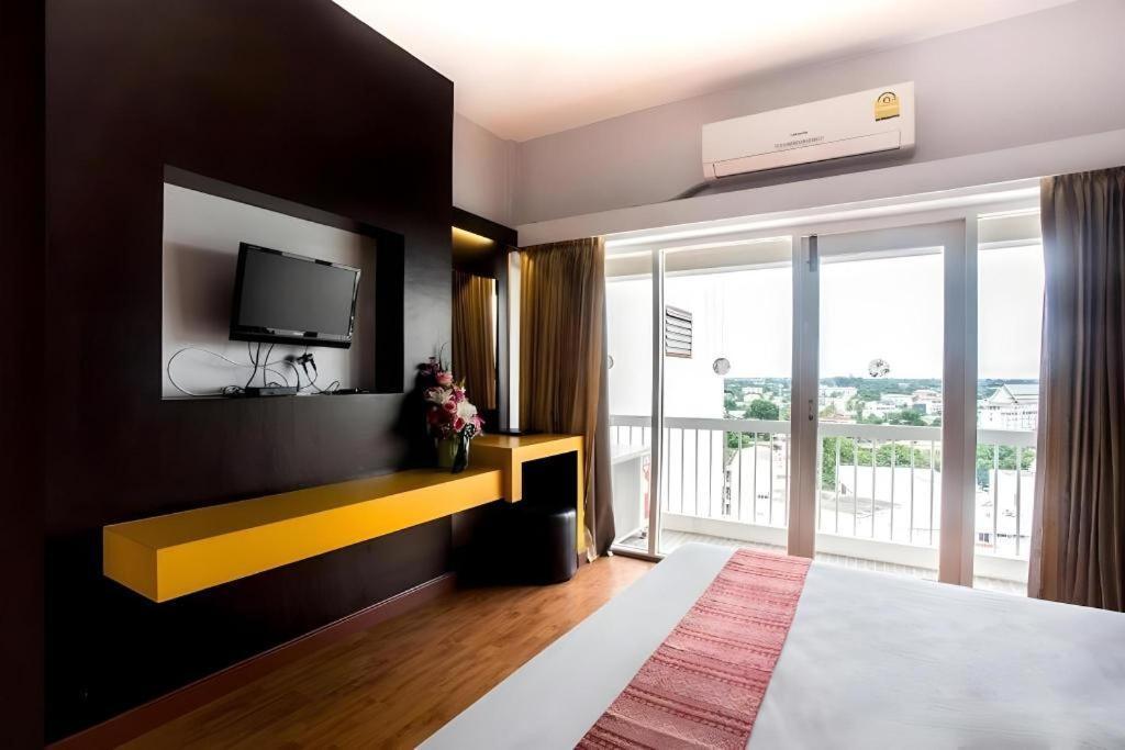 Pailyn Phitsanulok Hotel Exteriör bild