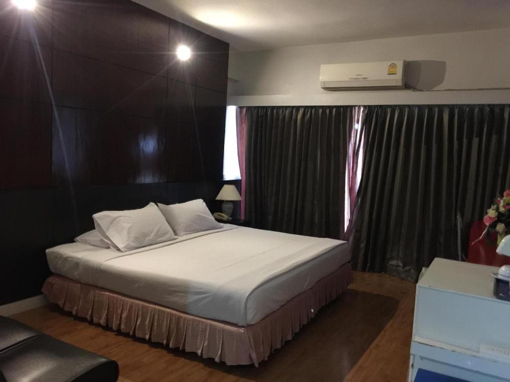 Pailyn Phitsanulok Hotel Exteriör bild