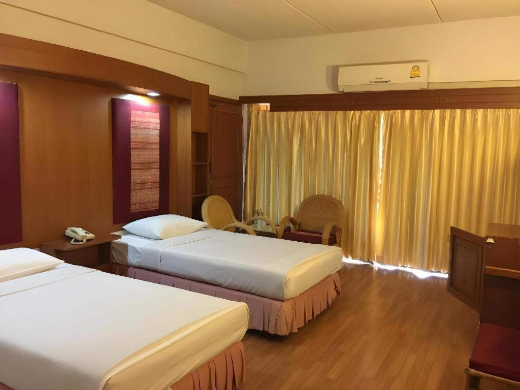 Pailyn Phitsanulok Hotel Exteriör bild