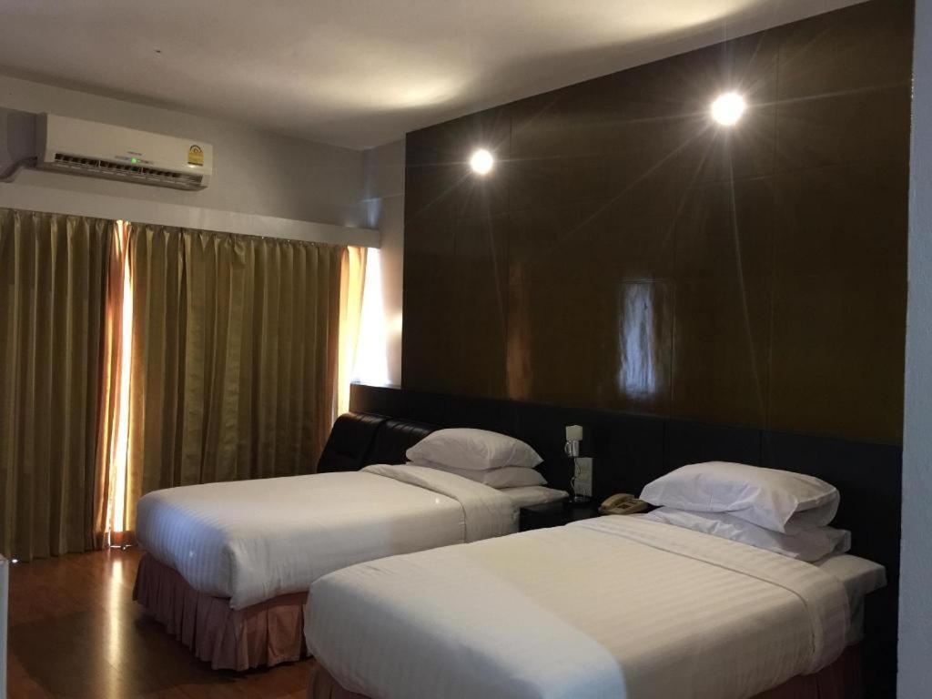 Pailyn Phitsanulok Hotel Exteriör bild