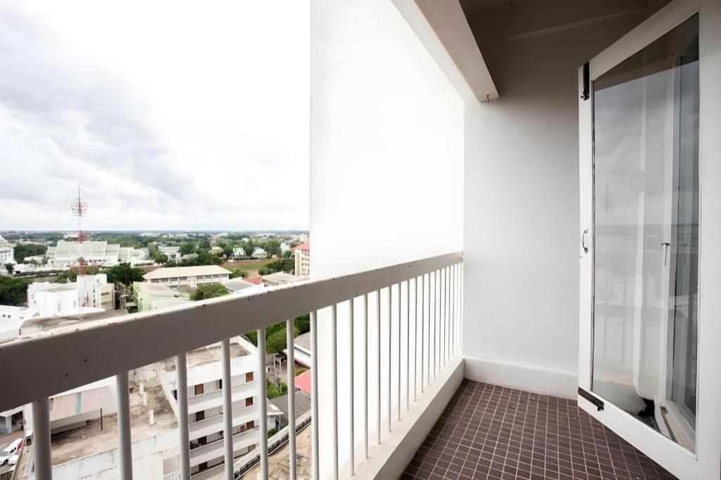 Pailyn Phitsanulok Hotel Exteriör bild