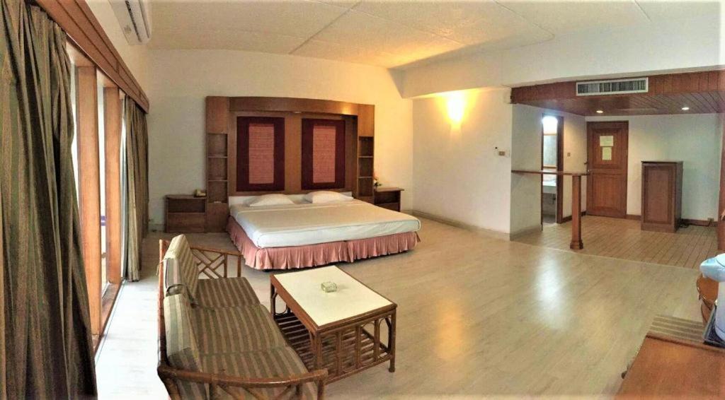 Pailyn Phitsanulok Hotel Exteriör bild