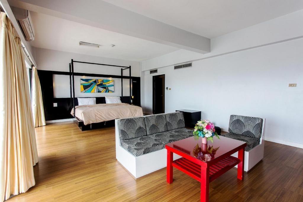 Pailyn Phitsanulok Hotel Exteriör bild