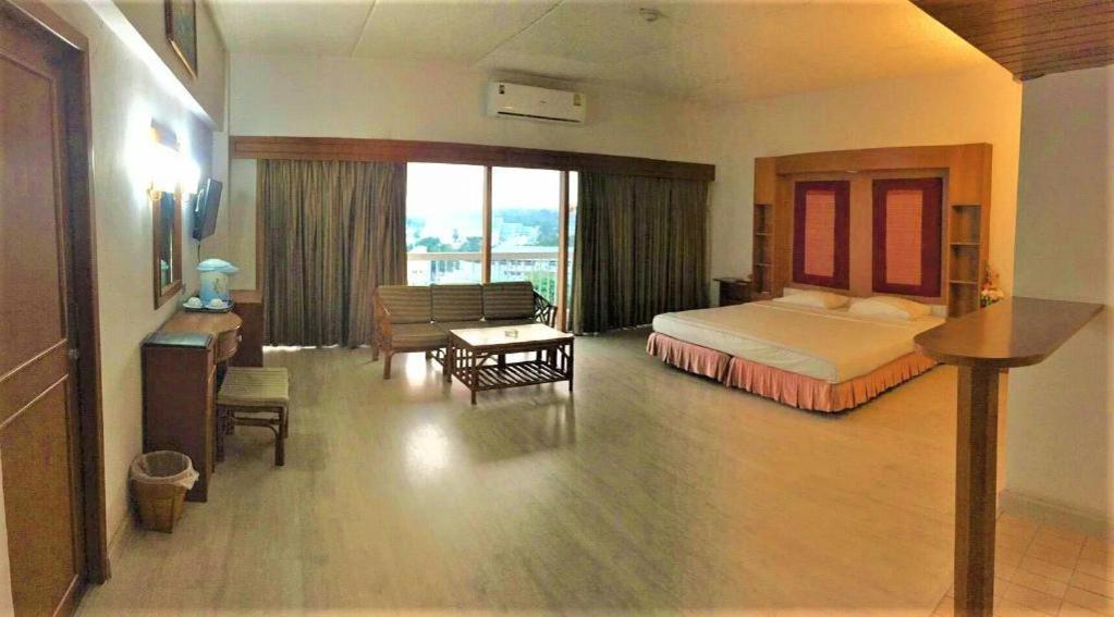 Pailyn Phitsanulok Hotel Exteriör bild