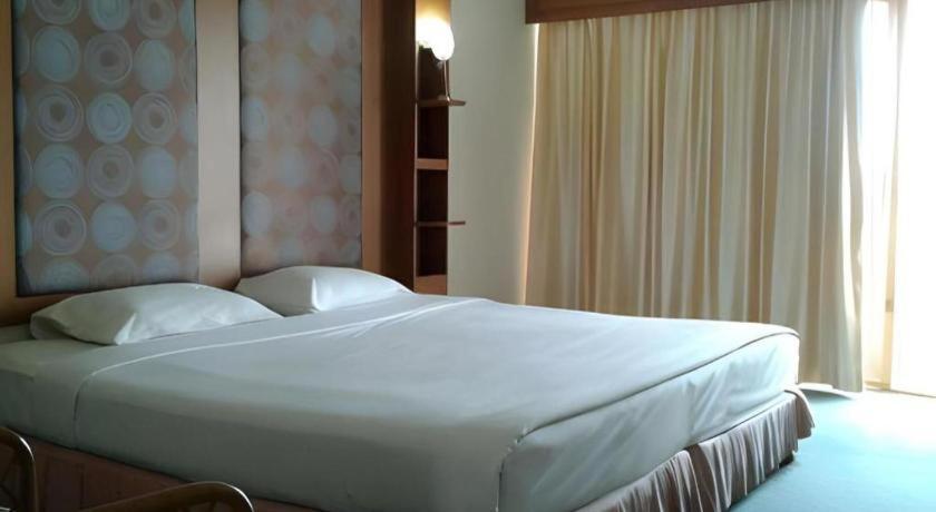 Pailyn Phitsanulok Hotel Exteriör bild