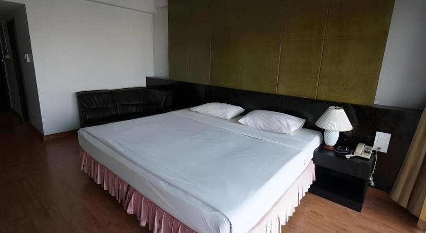 Pailyn Phitsanulok Hotel Exteriör bild