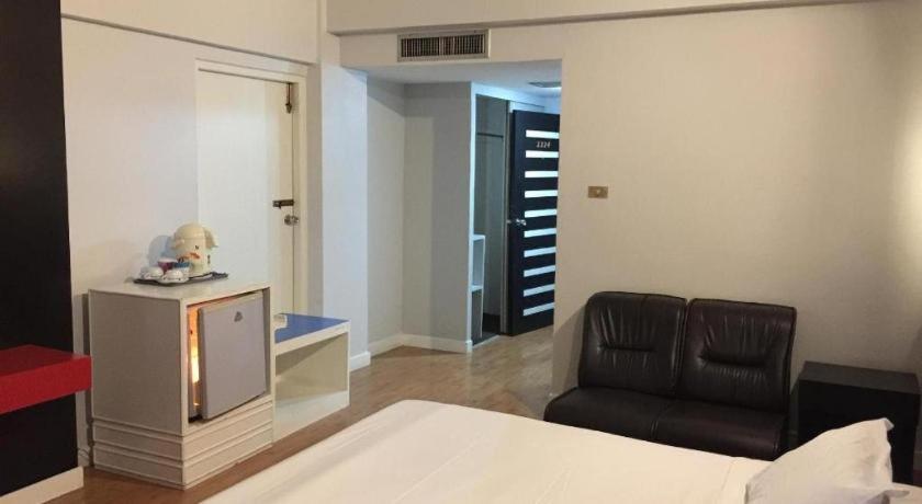 Pailyn Phitsanulok Hotel Exteriör bild