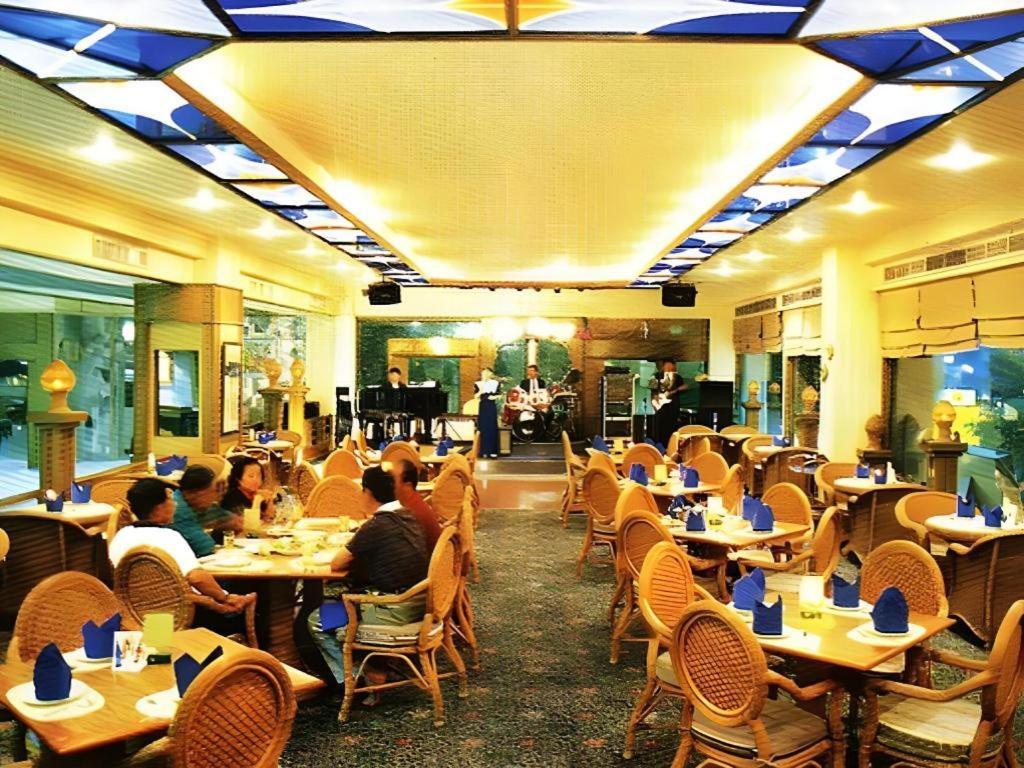 Pailyn Phitsanulok Hotel Exteriör bild
